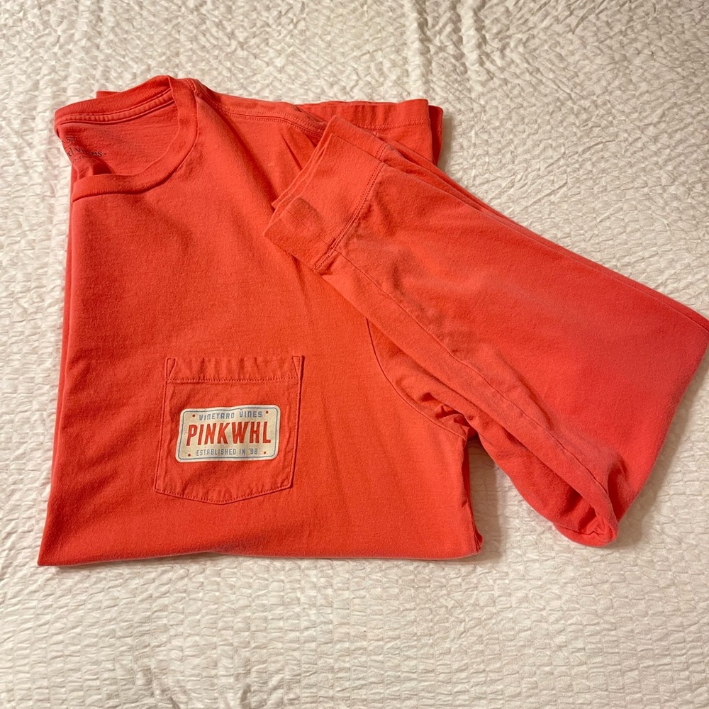 LS Vineyard Vines tee w/ front pocket.